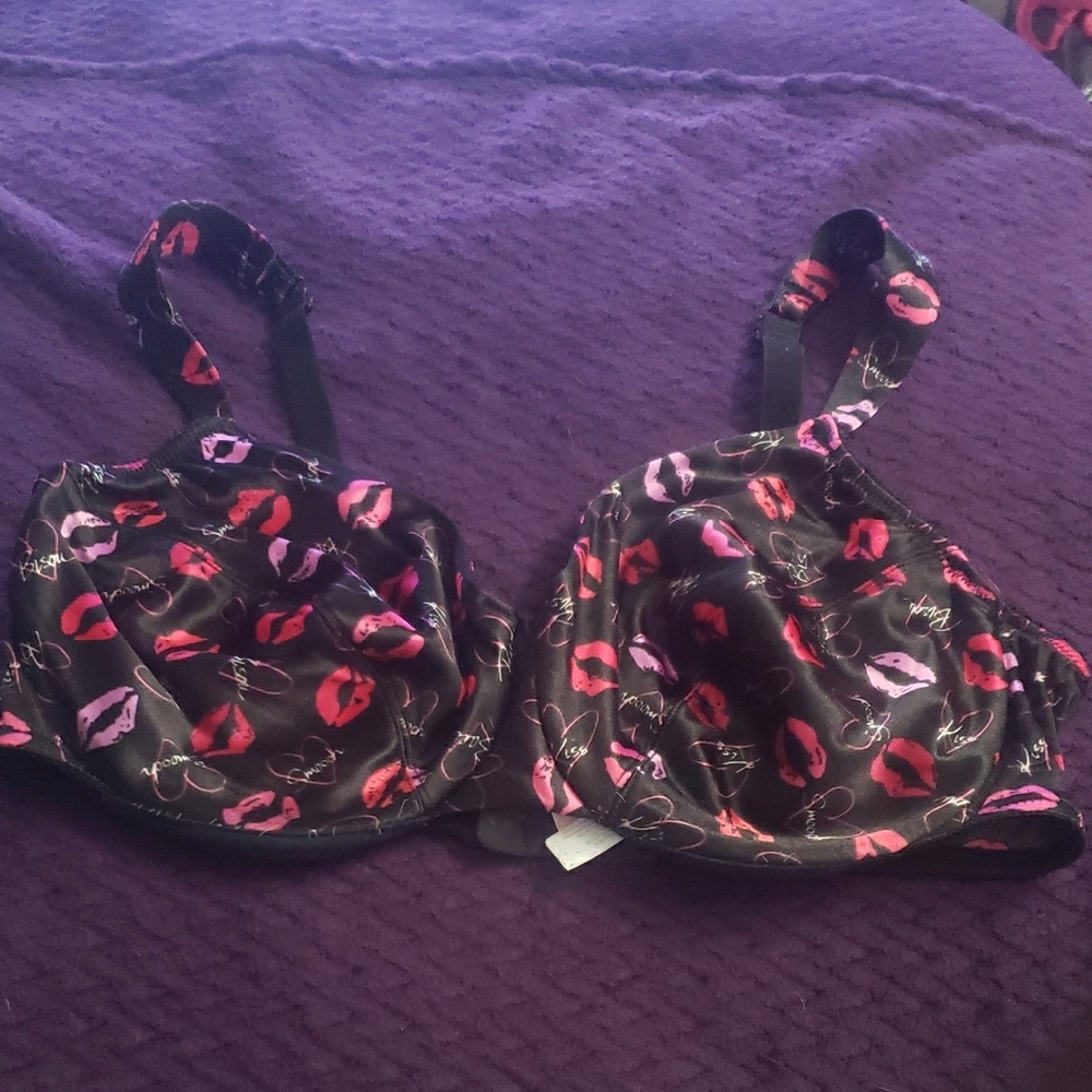 Victoria's Secret Black and Red Lip Print Bra